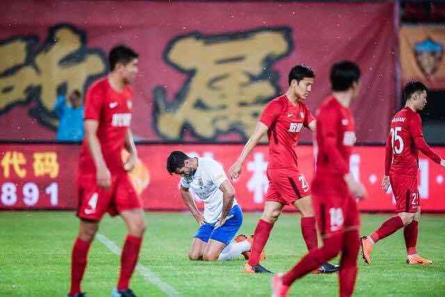 多特蒙德客场憾平科隆错失登顶良机  