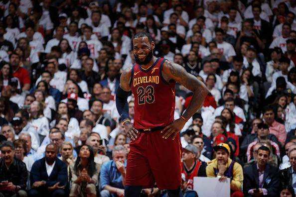  米切尔压哨三分骑士绝杀猛龙  