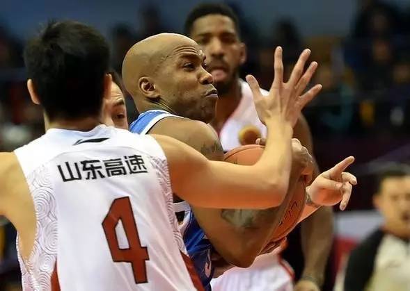  小萨博尼斯全能数据难救主，国王末节崩盘不敌快船  